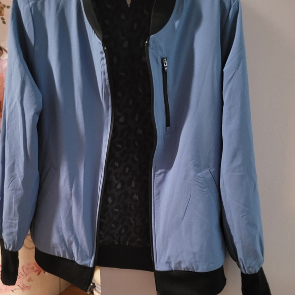 Skechers leopard print reversable windbreaker - Picture 3 of 5